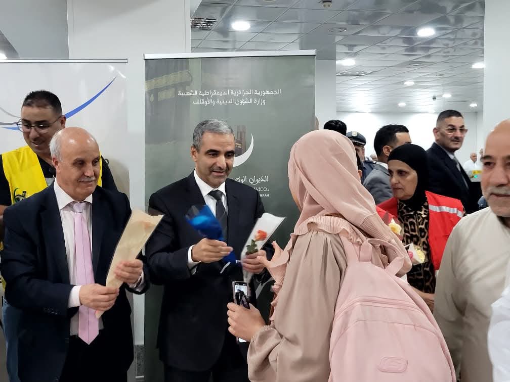 الجزائر – عودة الدفعة الأولى من الحجاج الجزائريين إلى أرض الوطن الجزائر – عودة الدفعة الأولى من الحجاج الجزائريين إلى أرض الوطن